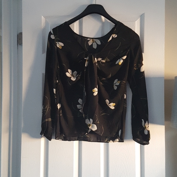 Top - Picture 2 of 4